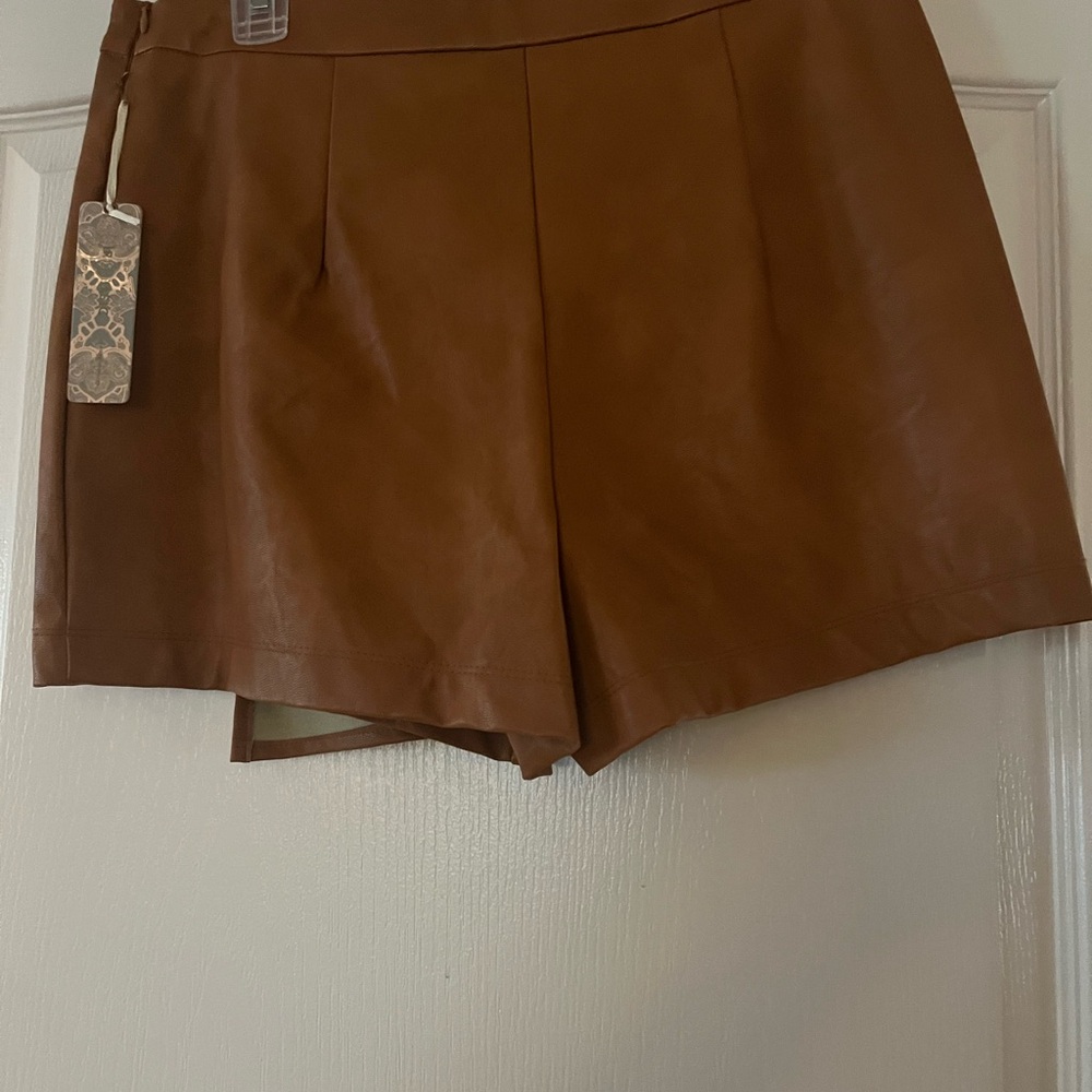 Mini Skort By Iris Basics. Size: Large - image 5